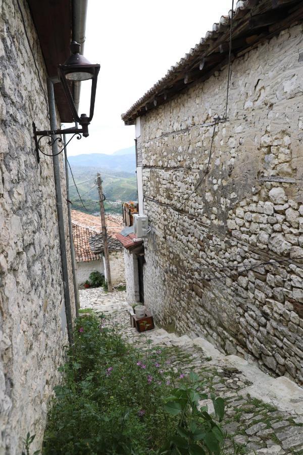 Guest House Maria - Berat Castle Экстерьер фото